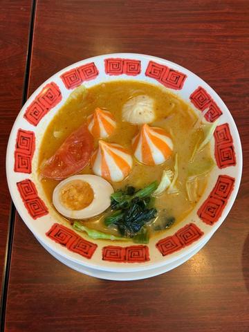 「小籠包入り！」紅白団子の麻辣湯
