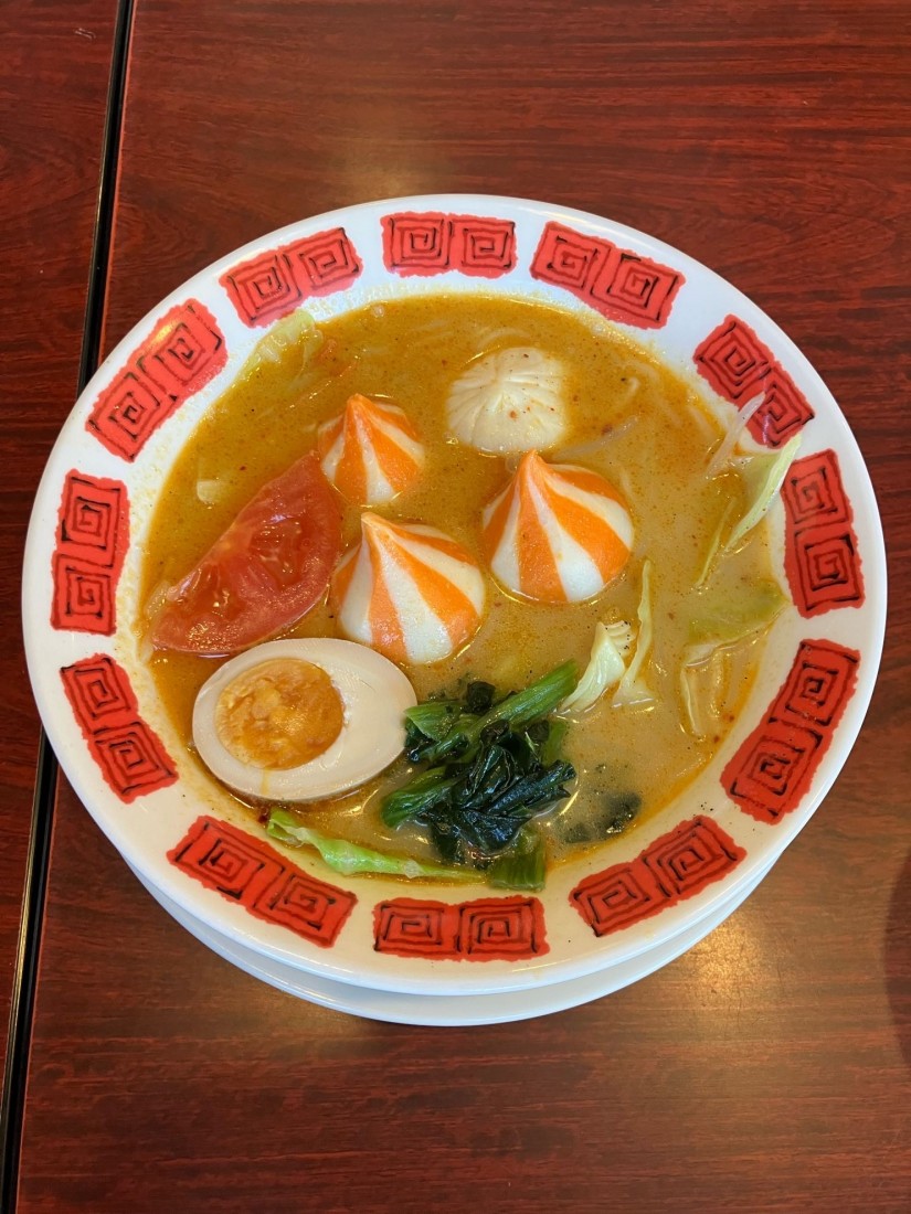 「小籠包入り！」紅白団子の麻辣湯