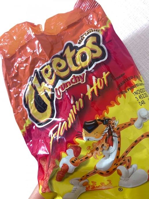 Cheetos Crunchy Flamin' Hot 普通チートスの2倍