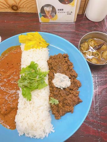 チキンカレーとマトンキーマカレー2種盛り