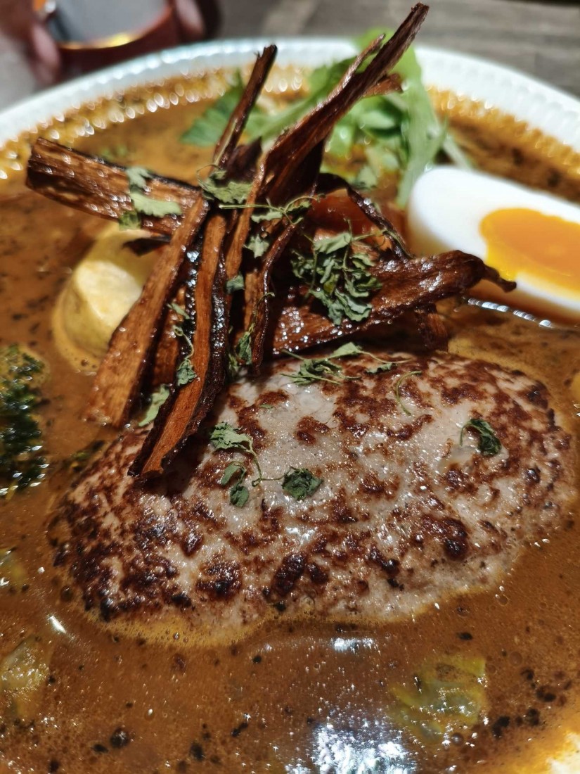 手仕込みハンバーグのスープカレー 9