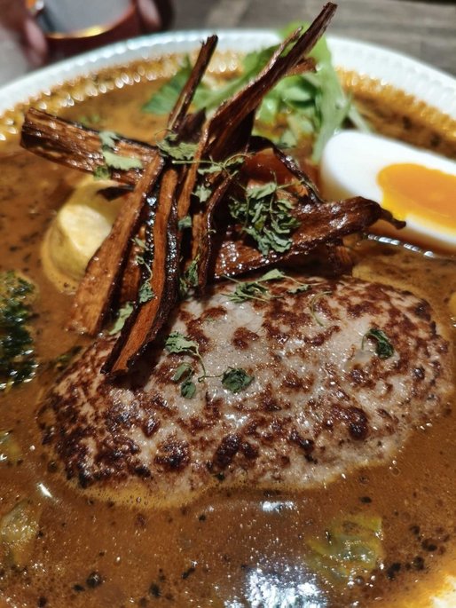 手仕込みハンバーグのスープカレー 9