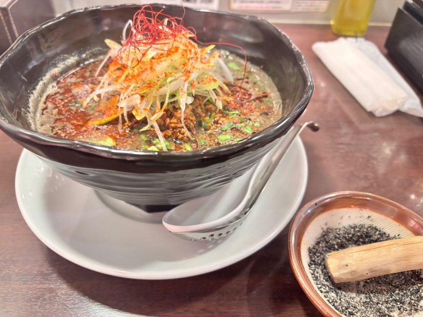 黒胡麻担々麺  激辛 小辛 、中辛、大辛、激辛