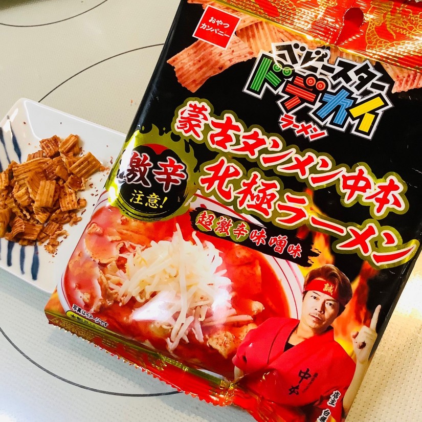 ベビースター　ドデカイ中本北極ラーメン味