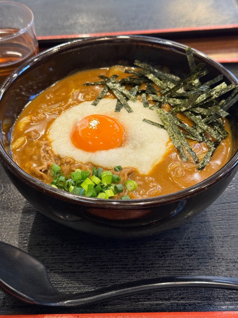 月見とろろ入り牛かれーうどん ホット  ホット