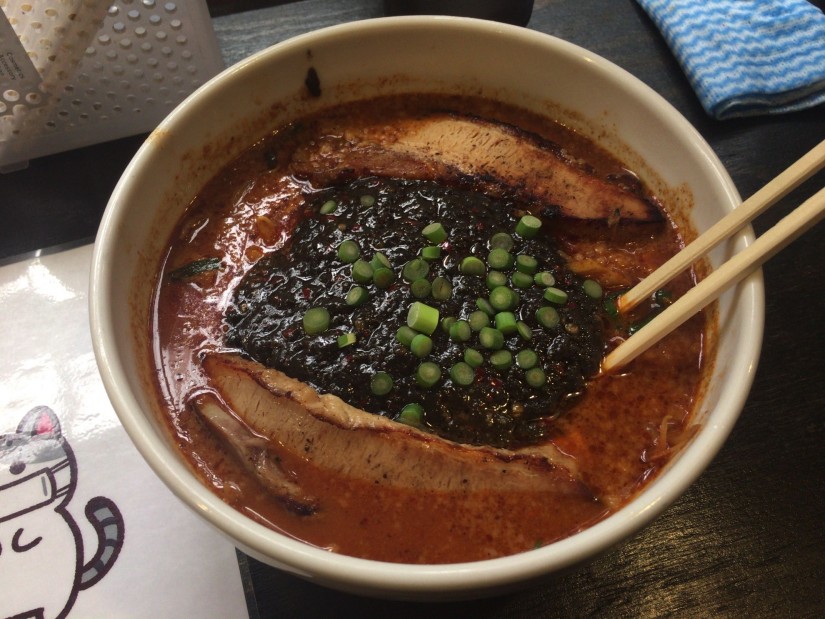 ブラックラーメン 5.中辛（超激辛）