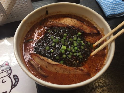 ブラックラーメン 5.中辛（超激辛）