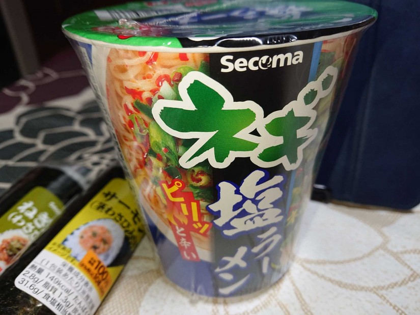 ピリッと辛いネギ塩ラーメン