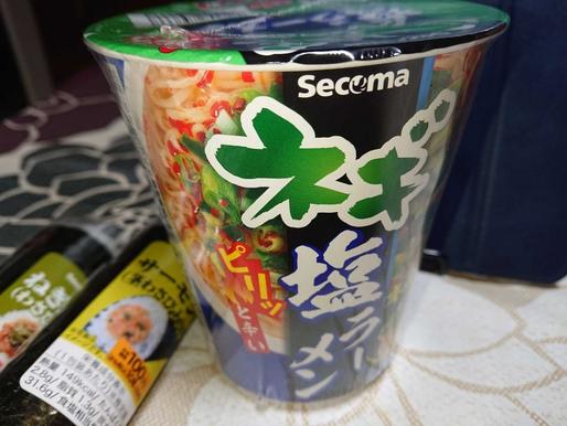 ピリッと辛いネギ塩ラーメン