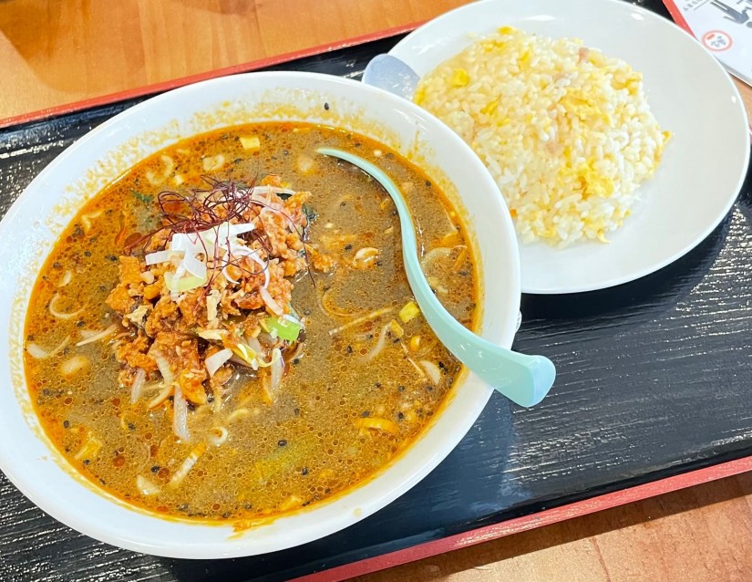 黒ごま担々麺半チャーハンセット