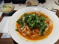 四川風坦々麺刀削麺