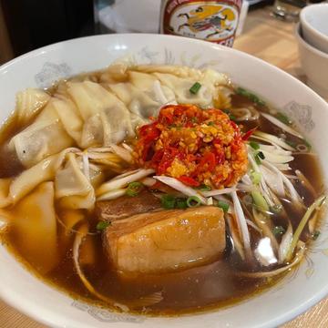 角煮入りワンタン辛子メン