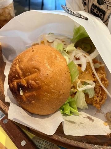 ワイルドチキンバーガー 麻辣ホットマヨ 唐辛子1