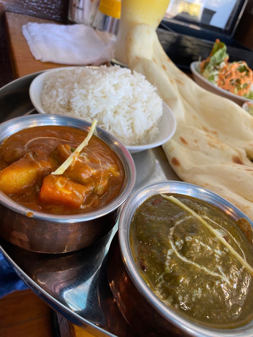 ベジタブルカレーとグリーンチキンカレー 激辛の上