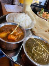 ベジタブルカレーとグリーンチキンカレー 激辛の上