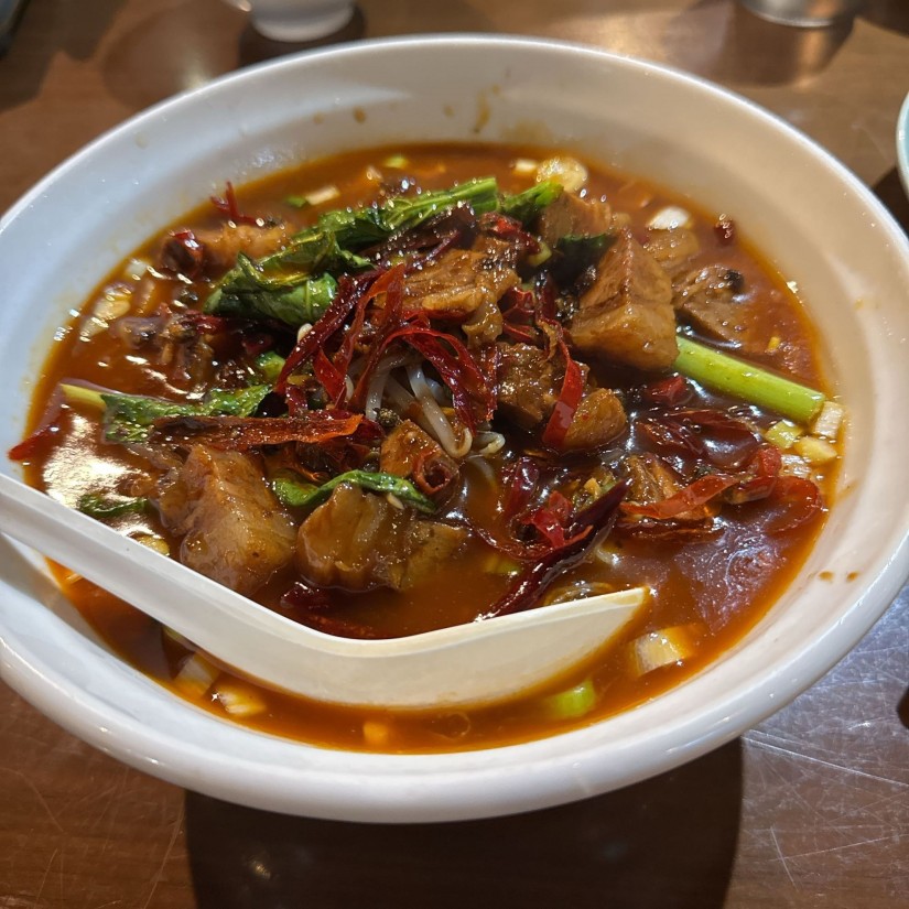 牛肉刀削麺