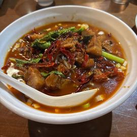 牛肉刀削麺