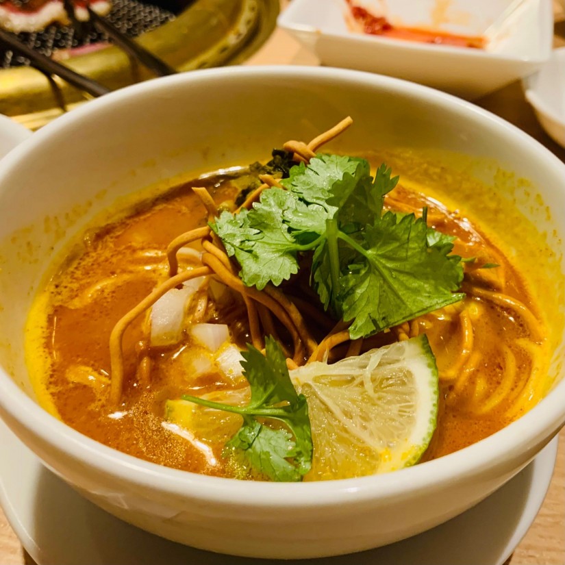 2種類の麺を使用したカオソーイ