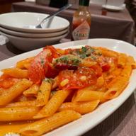  自家製サルシッチャとトマトのペンネアラビアータ