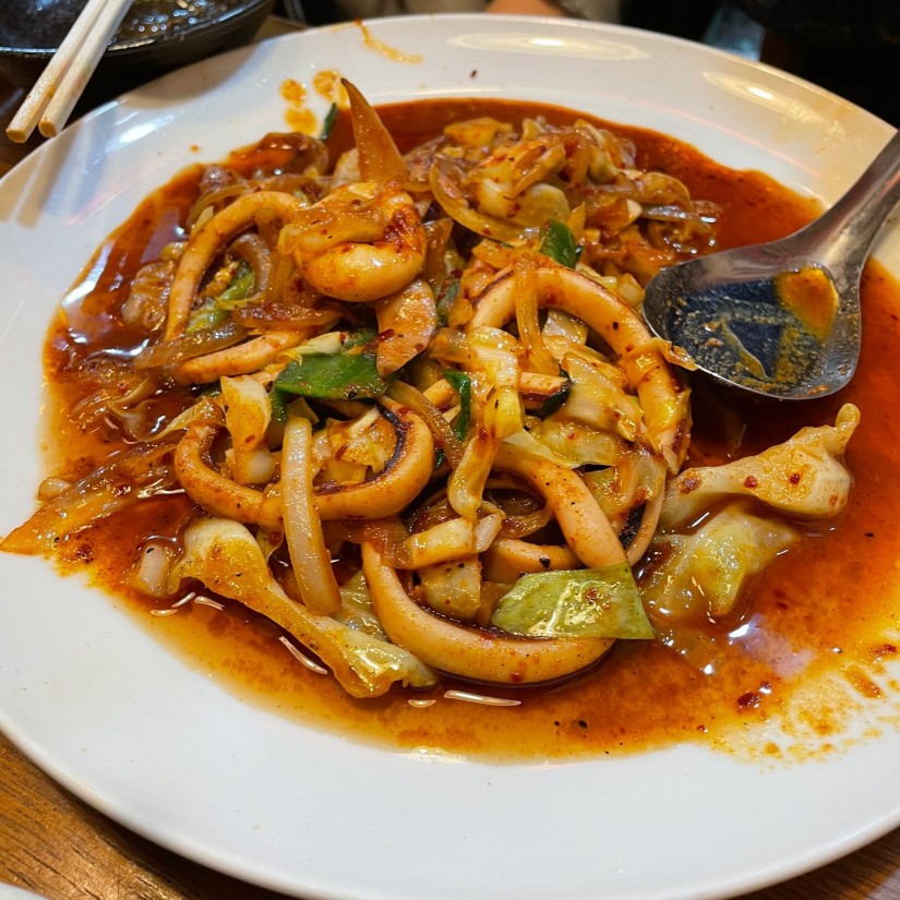 野菜とイカのピリ辛炒め物