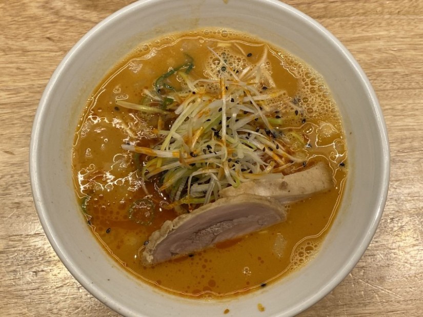 味噌豚骨担々麺