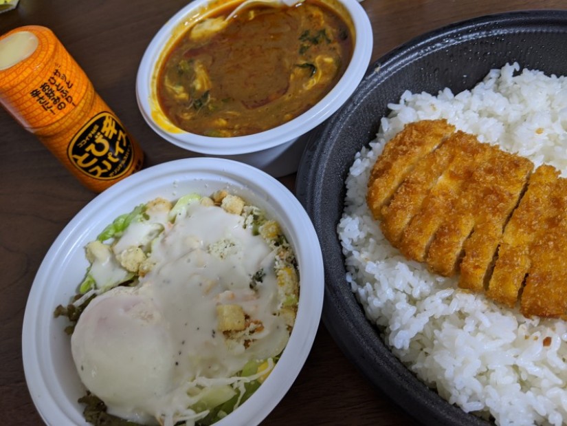 ロースカツ+チーズカレー弁当 5辛