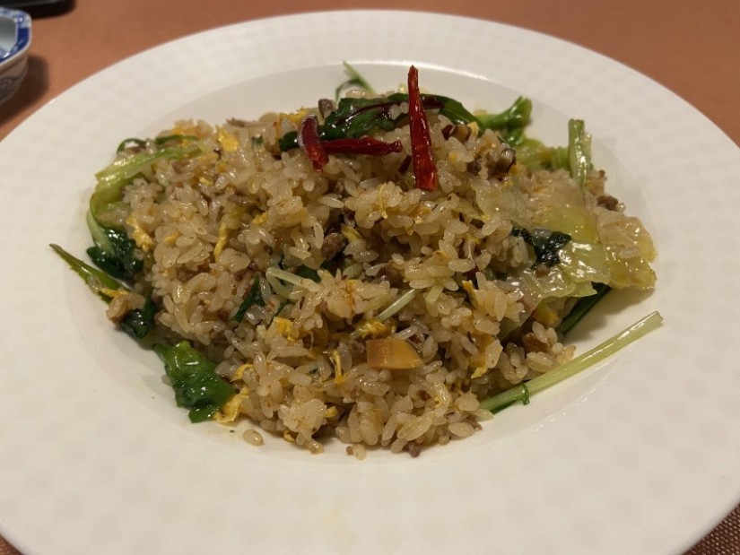 青菜と唐辛子のチャーハン