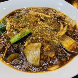 やわらか牛角肉のピリ辛クミン煮込み