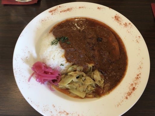 豚バラカレーとココナッツカレーのあいがけ 超辛