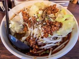 黒担々麺