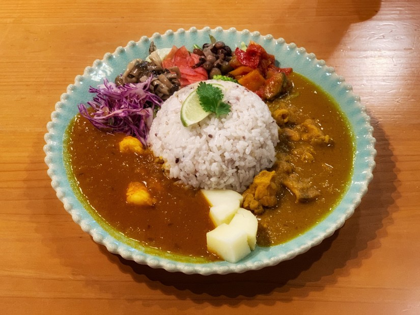 チキンカレーとシュリンプカレー チキン:辛口、シュリンプ:中辛