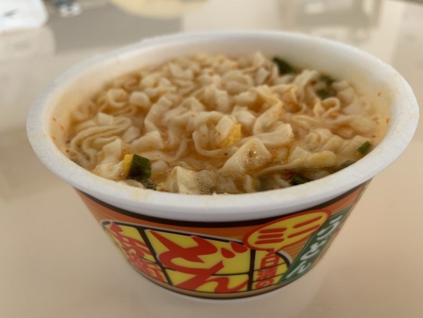 日清どん兵衛　　旨辛チゲうどん
