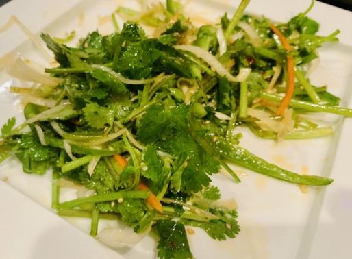 ピーマン、香菜、ネギの辛口サラダ