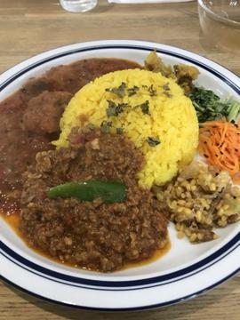 豚ナンコツとトマトとドライキーマの合いがけ なし