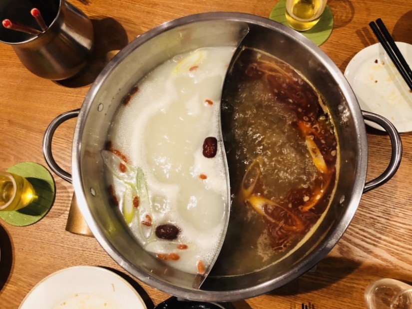 薬膳鍋 麻辣スープ 中辛