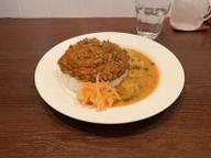 手ほぐしチキンカレーと大根入りお豆のカレーあいがけ ちょっと辛い