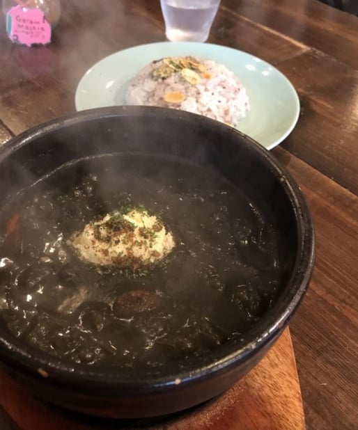イカスミのスープカレー