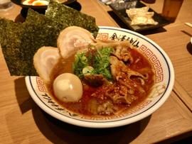 牛豚肉痺辛麻辣豚骨らーめん