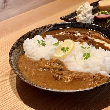 チャンピオン黒毛和牛の牛すじカレー&シチュー