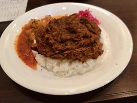手ほぐしポークキーマカレー 黒大根のトマト煮添え 超辛
