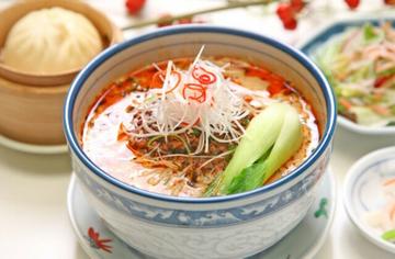ランチメニュー坦々麺（辛口）