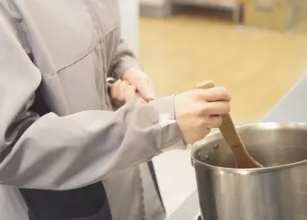 食べてくれる人の顔を想像しながら……
