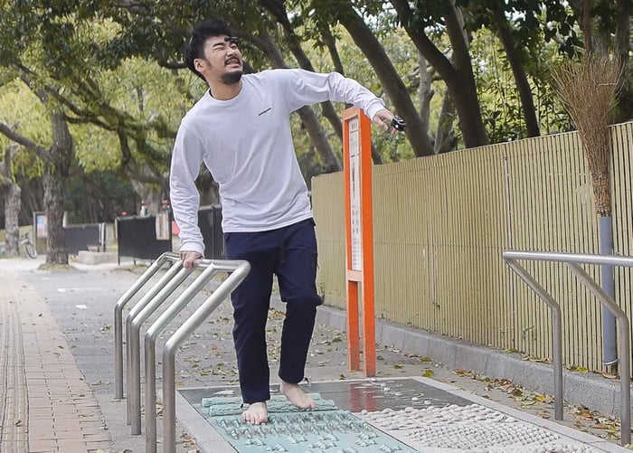 ...........ィタィ😭アベケン