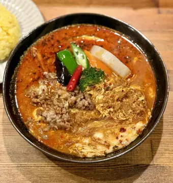 spice & smileの旨辛激辛料理 たまごとチーズの四川スープカレー激辛春雨入り