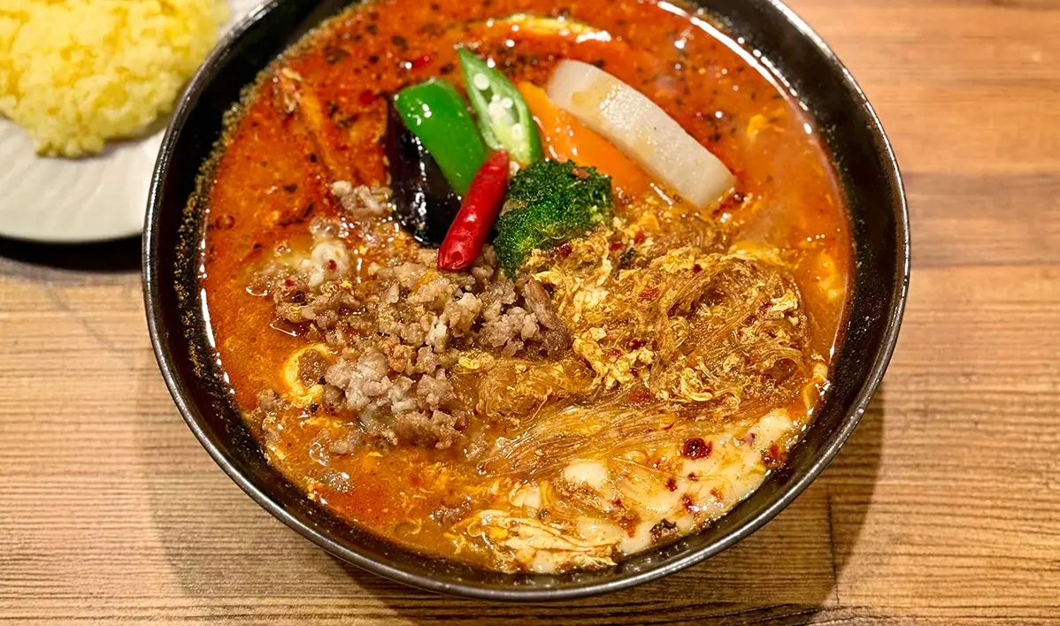 spice&smile たまごとチーズの四川スープカレー激⾟春⾬⼊り