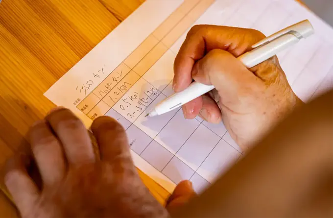 レポート用紙に各自で記入