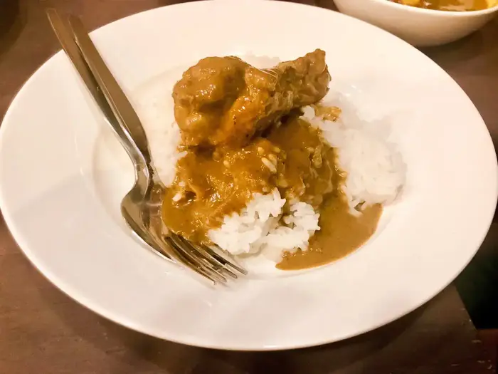 どういう配分とペースで食べ進めていくか。カレー、とくに激辛カレーは頭を使うメニューでもある。