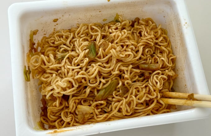 見た目は普通だが混ぜると目を刺激する何かが…