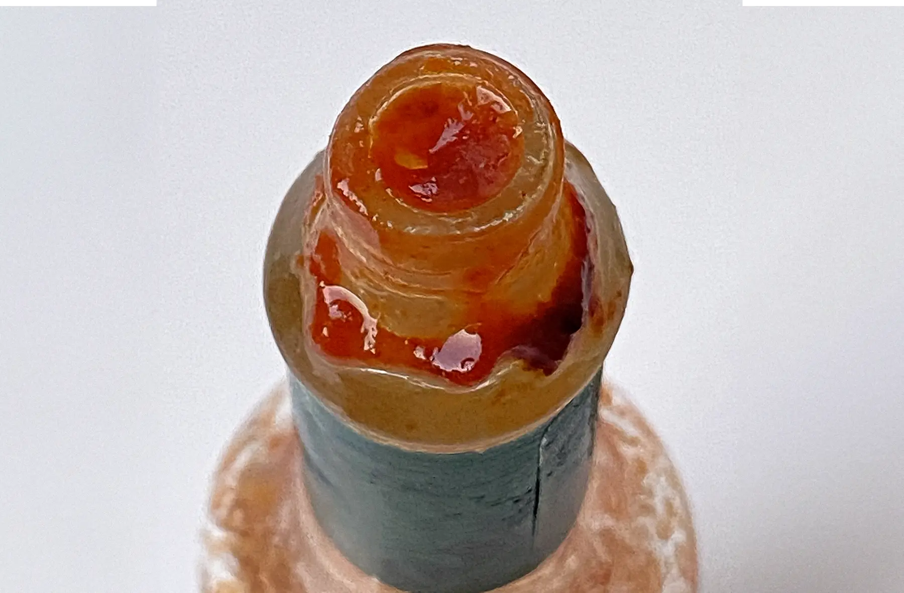 タバスコは､久しぶりに使おうとすると､大体口が詰まっている