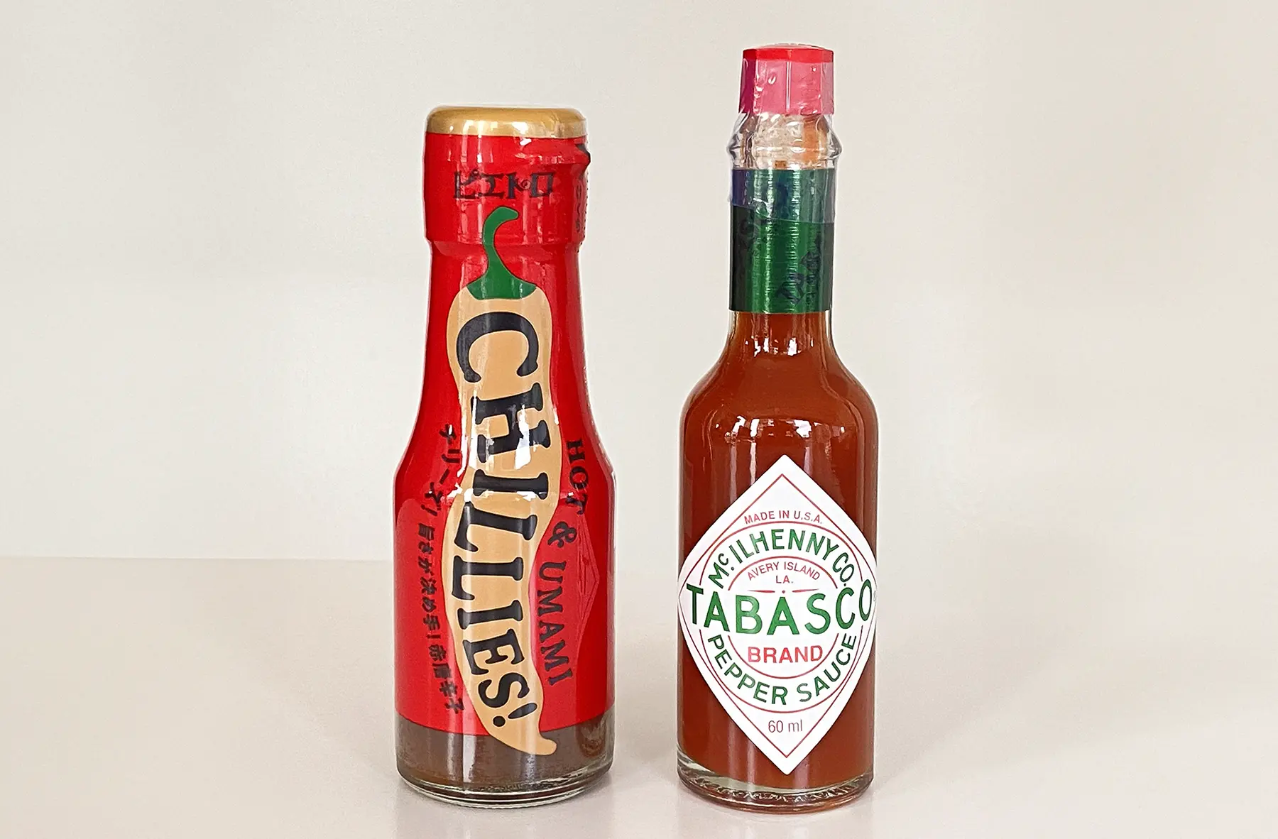 チリーズよりもタバスコの容器の方が､わずかに背が高い